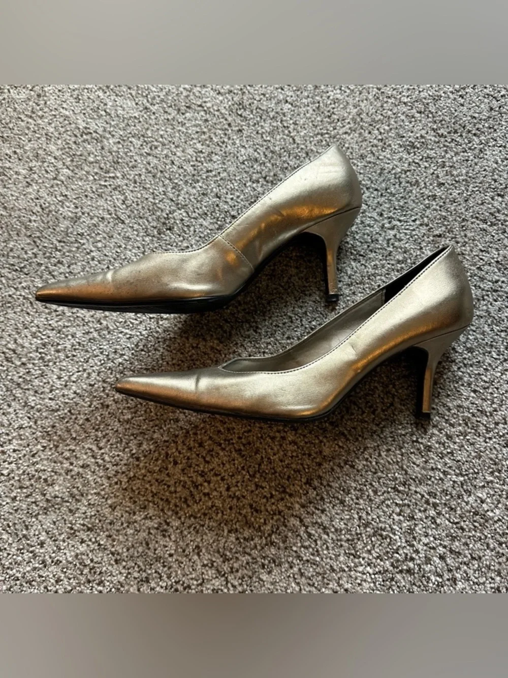PREDICTIONS 8 Vintage Pewter Light Golf Metallic V Vamp Pumps Kitten